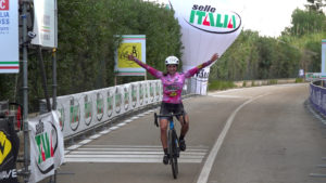 Sara Casasola trionfa in Puglia con la maglia rosa